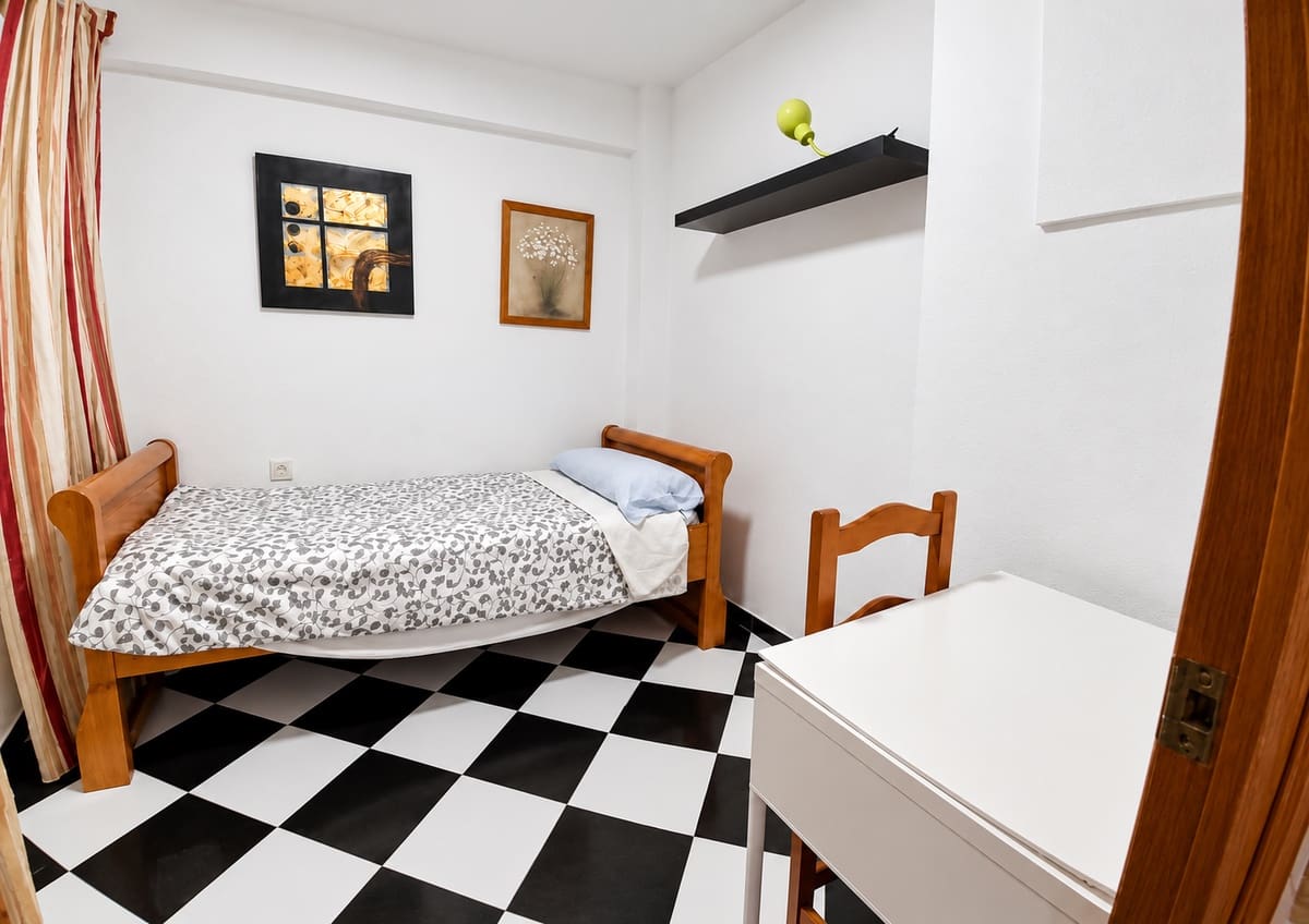 3 slaapkamer Flat te koop in Malaga stad - € 326.000 (Ref: 10054624)