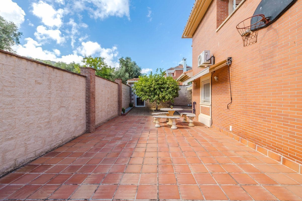 4 soveværelse Villa til salg i Alhaurin de la Torre med swimmingpool garage - € 729.000 (Ref: 10063760)