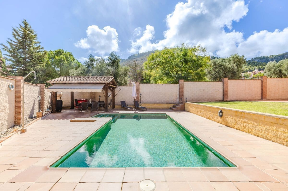 4 soveværelse Villa til salg i Alhaurin de la Torre med swimmingpool garage - € 729.000 (Ref: 10063760)