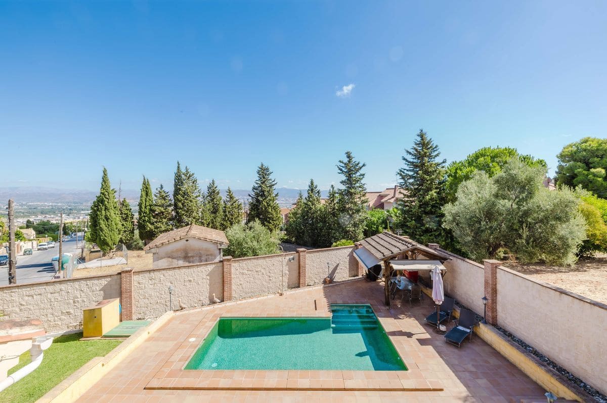 4 soveværelse Villa til salg i Alhaurin de la Torre med swimmingpool garage - € 729.000 (Ref: 10063760)