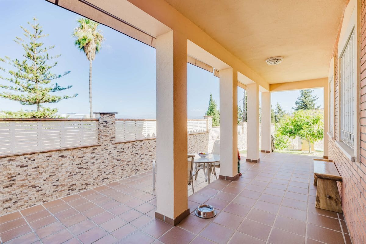 4 soveværelse Villa til salg i Alhaurin de la Torre med swimmingpool garage - € 729.000 (Ref: 10063760)