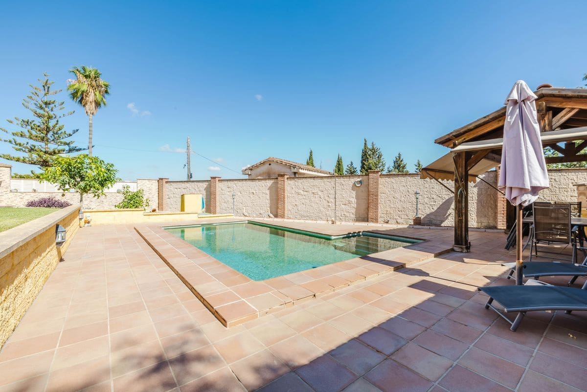 4 soveværelse Villa til salg i Alhaurin de la Torre med swimmingpool garage - € 729.000 (Ref: 10063760)
