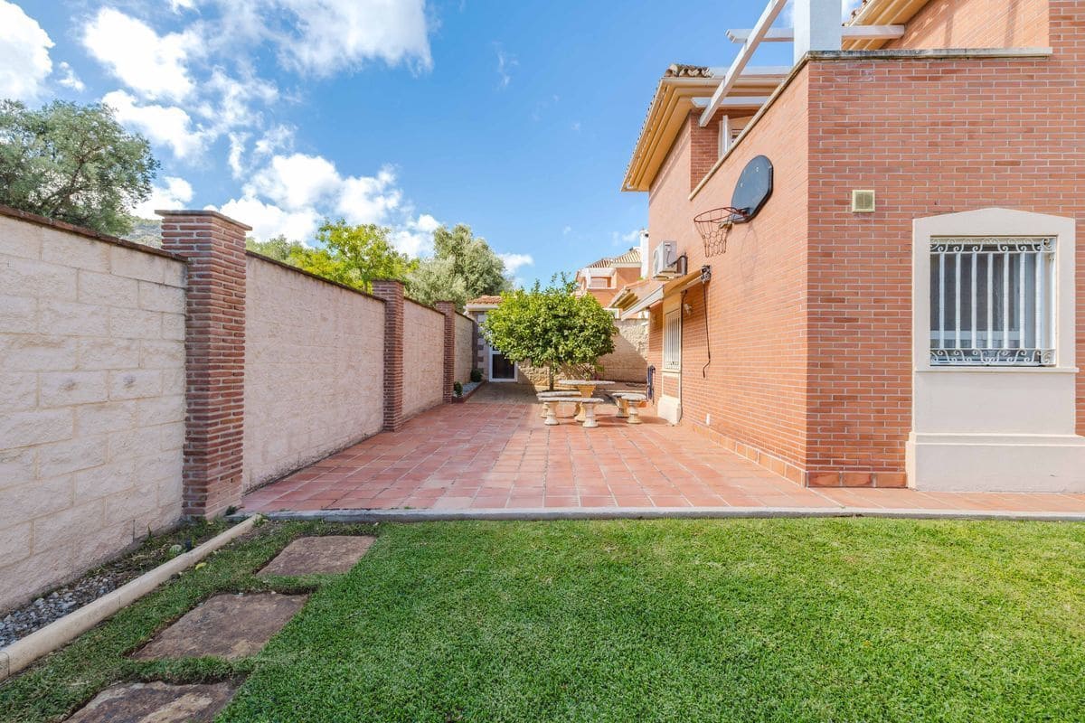 4 soveværelse Villa til salg i Alhaurin de la Torre med swimmingpool garage - € 729.000 (Ref: 10063760)