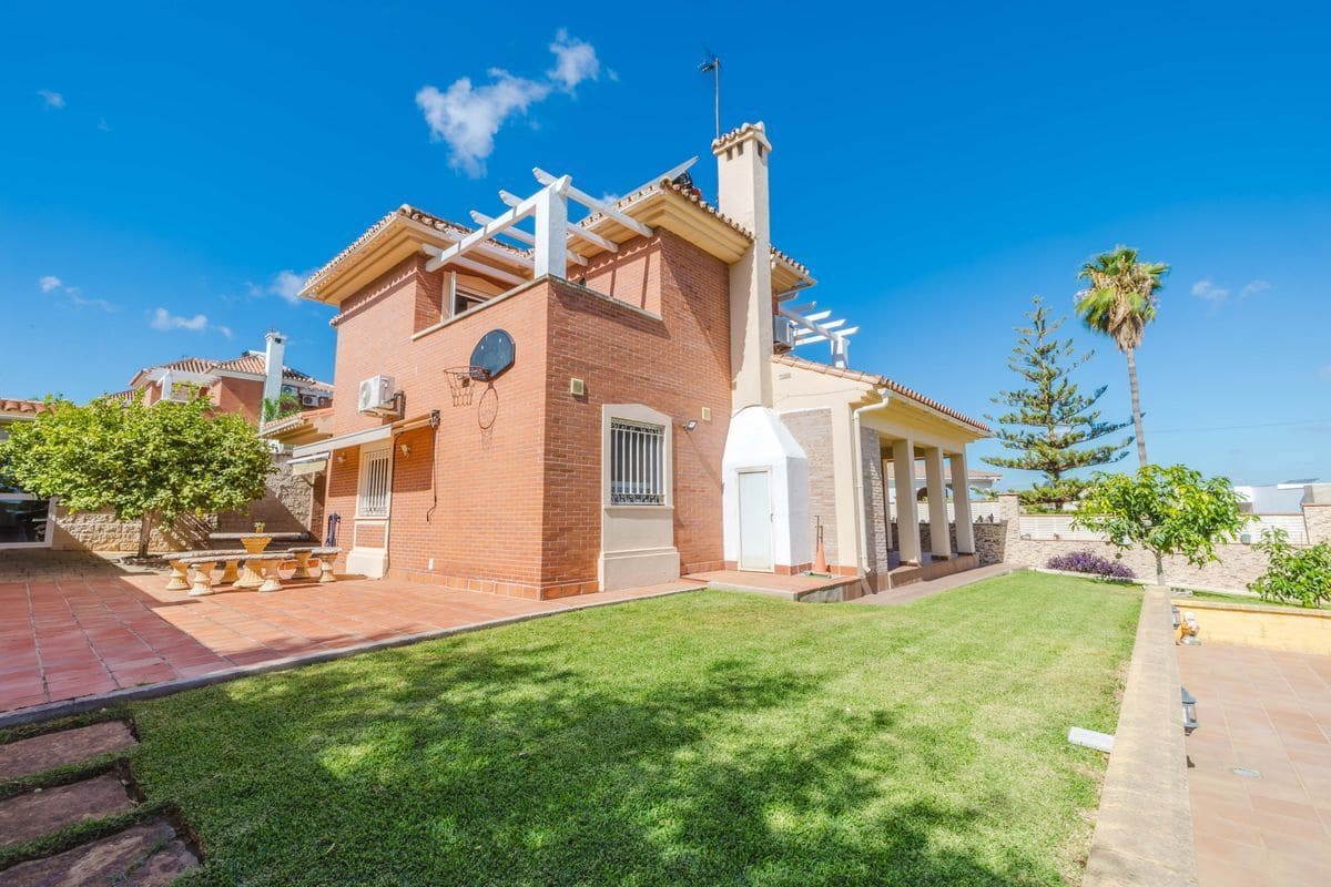 4 soveværelse Villa til salg i Alhaurin de la Torre med swimmingpool garage - € 729.000 (Ref: 10063760)