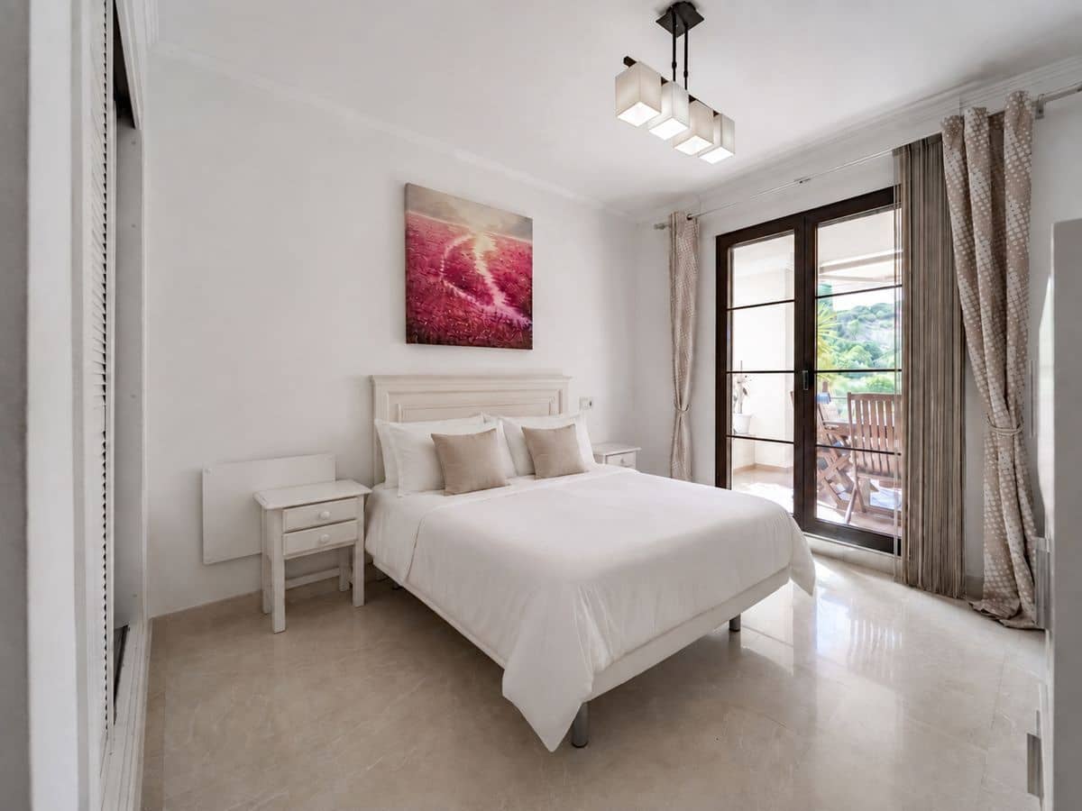 3 bedroom Flat for sale in Benahavis with pool garage - € 475,000 (Ref: 10067048)