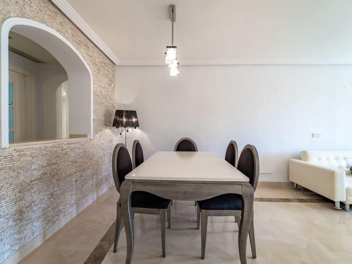 3 bedroom Flat for sale in Benahavis with pool garage - € 475,000 (Ref: 10067048)