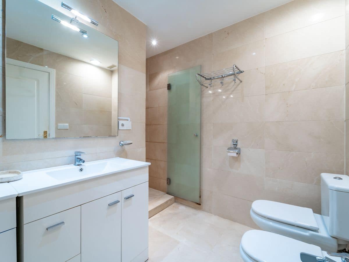 3 bedroom Flat for sale in Benahavis with pool garage - € 475,000 (Ref: 10067048)