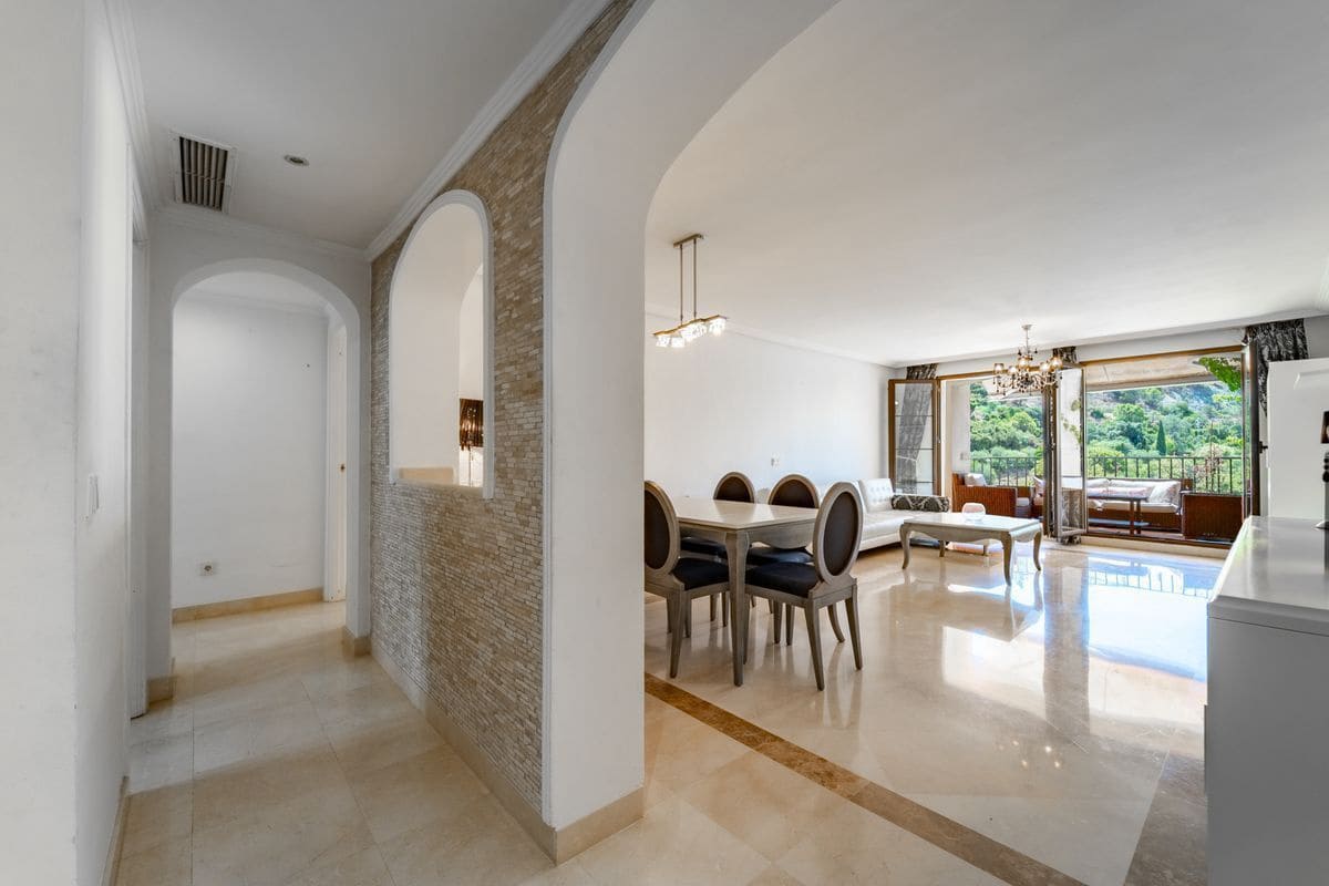3 bedroom Flat for sale in Benahavis with pool garage - € 475,000 (Ref: 10067048)
