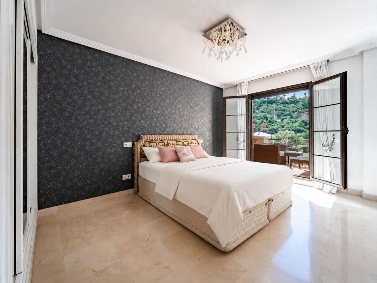 3 bedroom Flat for sale in Benahavis with pool garage - € 475,000 (Ref: 10067048)