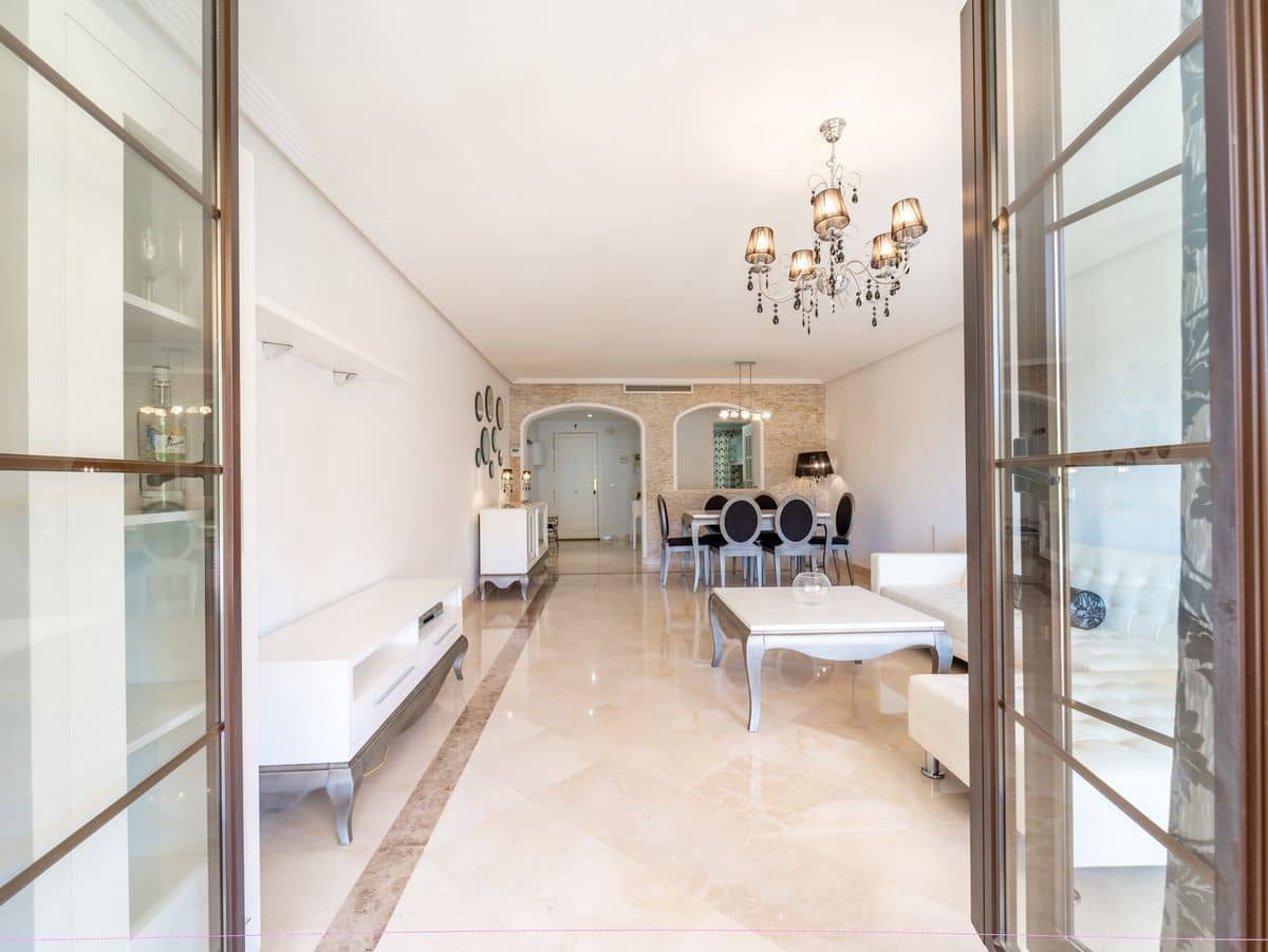 3 bedroom Flat for sale in Benahavis with pool garage - € 475,000 (Ref: 10067048)