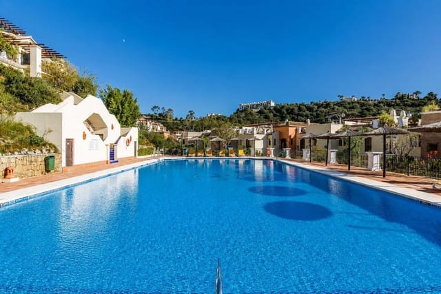 3 bedroom Flat for sale in Benahavís with pool garage - € 475,000 (Ref: 10067048)