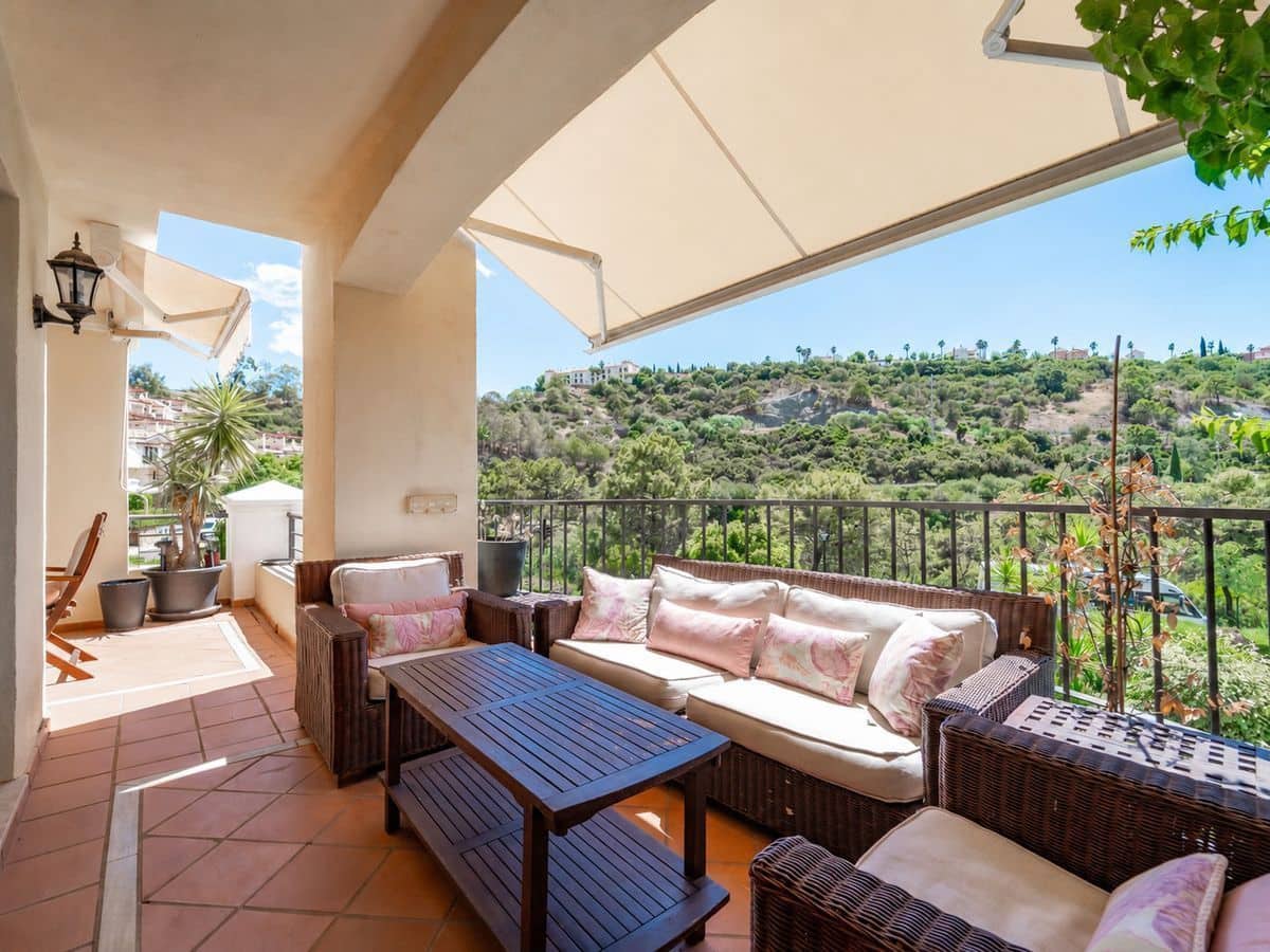 3 bedroom Flat for sale in Benahavis with pool garage - € 475,000 (Ref: 10067048)