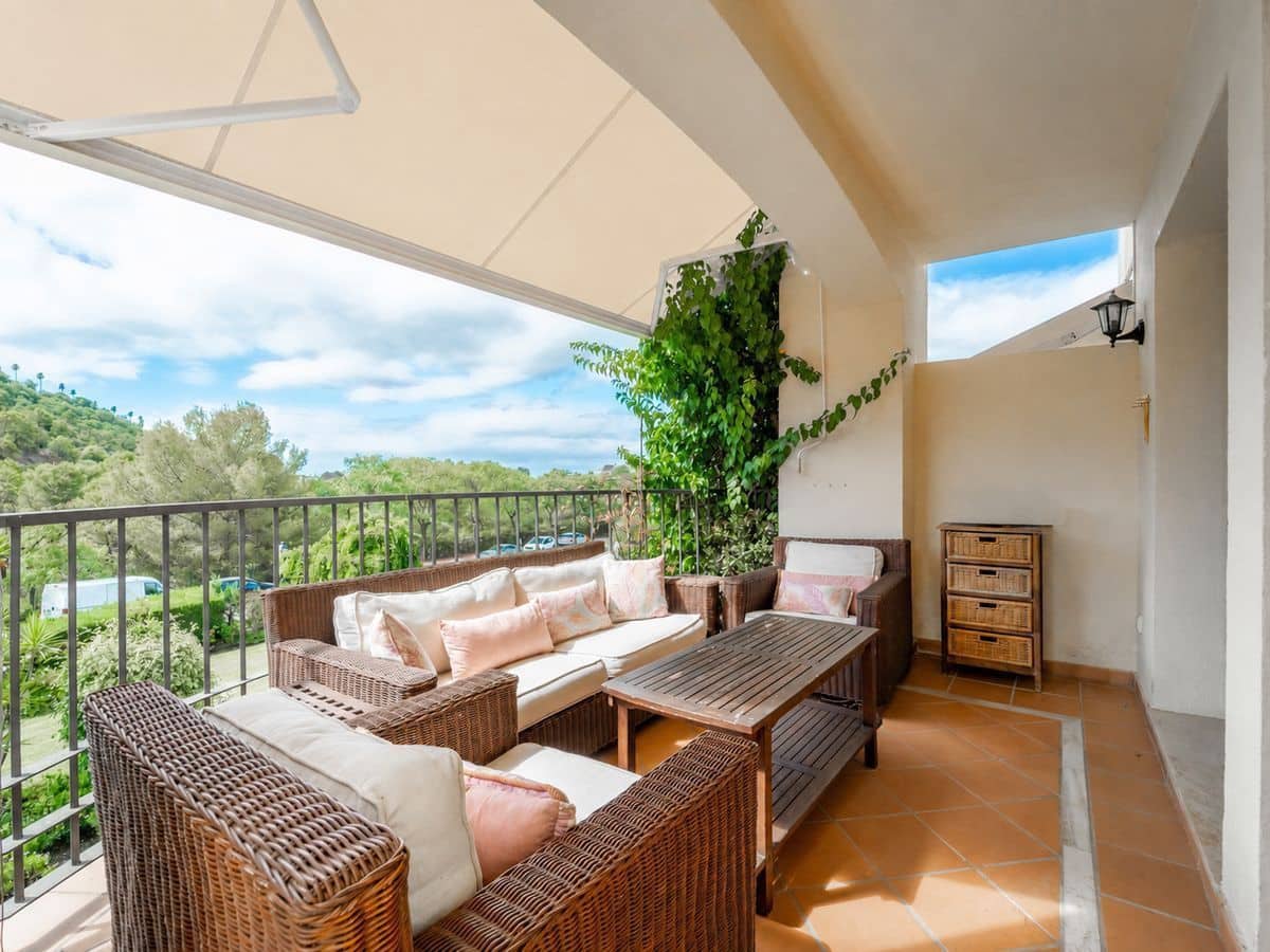 3 bedroom Flat for sale in Benahavis with pool garage - € 475,000 (Ref: 10067048)