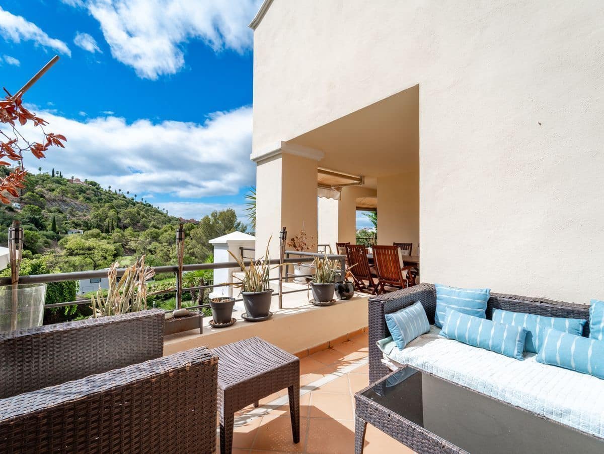 3 bedroom Flat for sale in Benahavis with pool garage - € 475,000 (Ref: 10067048)