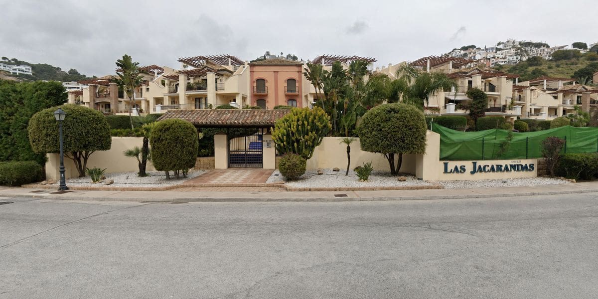 3 bedroom Flat for sale in Benahavis with pool garage - € 475,000 (Ref: 10067048)