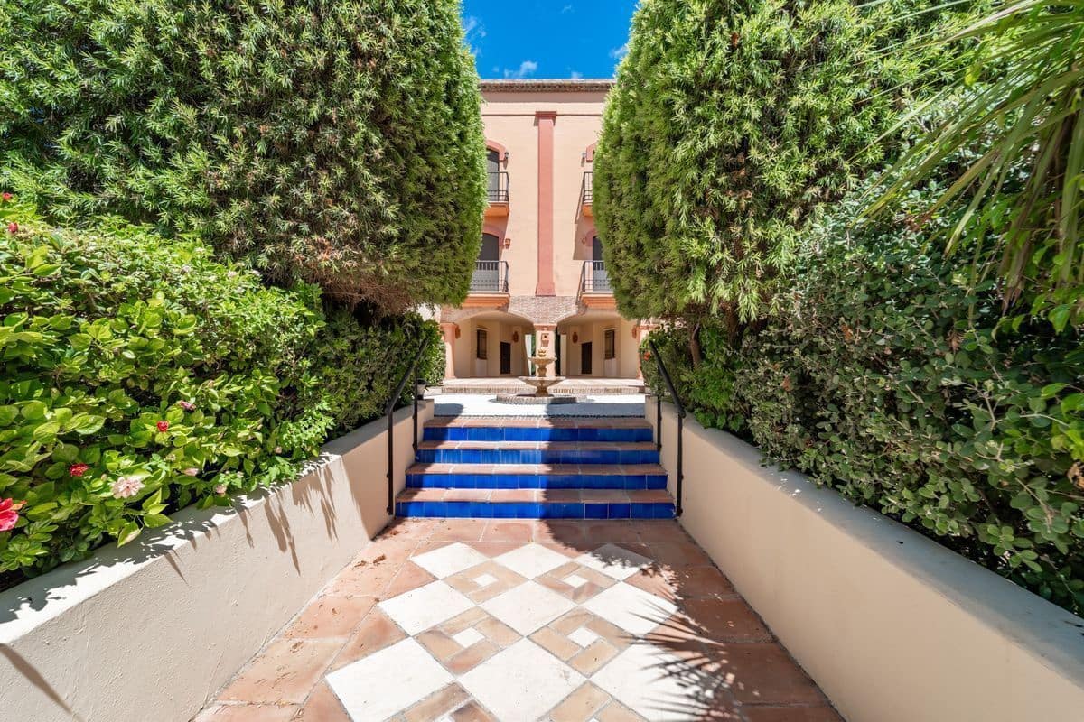 3 bedroom Flat for sale in Benahavis with pool garage - € 475,000 (Ref: 10067048)