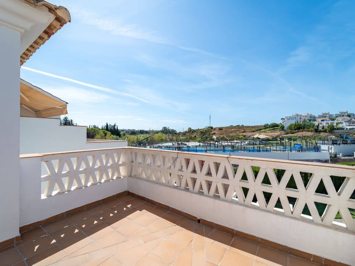 3 sypialnia Dom blizniak na sprzedaż w New Golden Mile z basenem garażem - 358 000 € (Ref: 10067051)