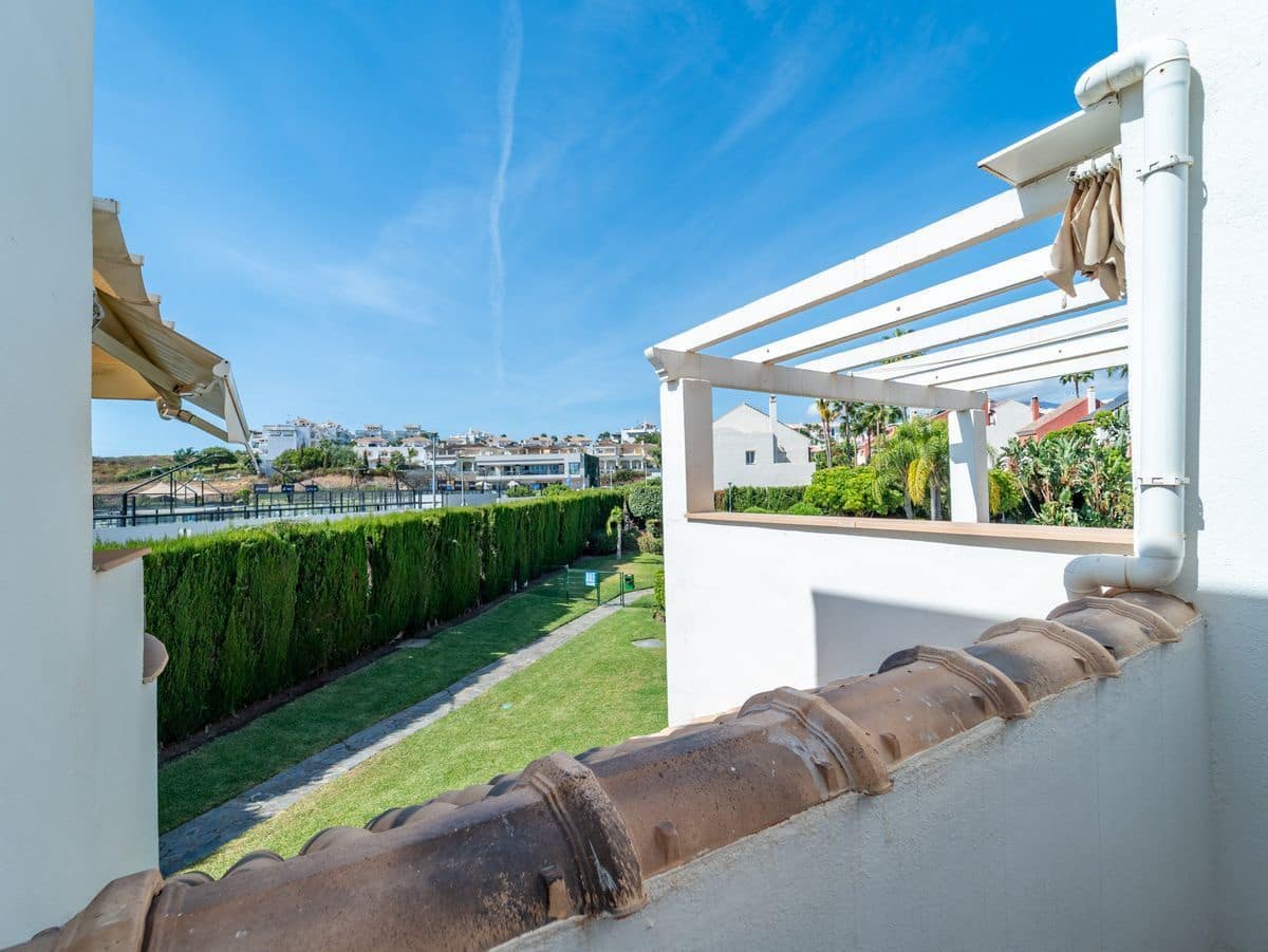 3 sypialnia Dom blizniak na sprzedaż w New Golden Mile z basenem garażem - 358 000 € (Ref: 10067051)