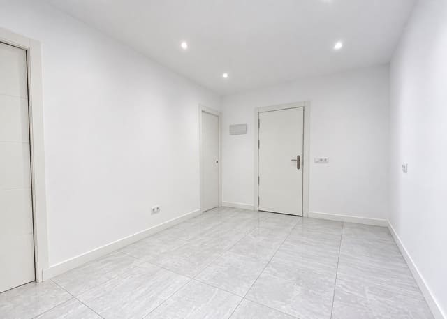 2 chambre Appartement à vendre à Cruz de Humilladero, Malaga ville - 130 000 € (Ref: 10080375)