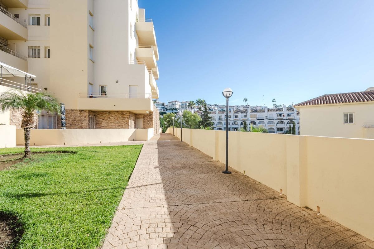 2 bedroom Flat for sale in Mijas with pool garage - € 260,000 (Ref: 10088819)
