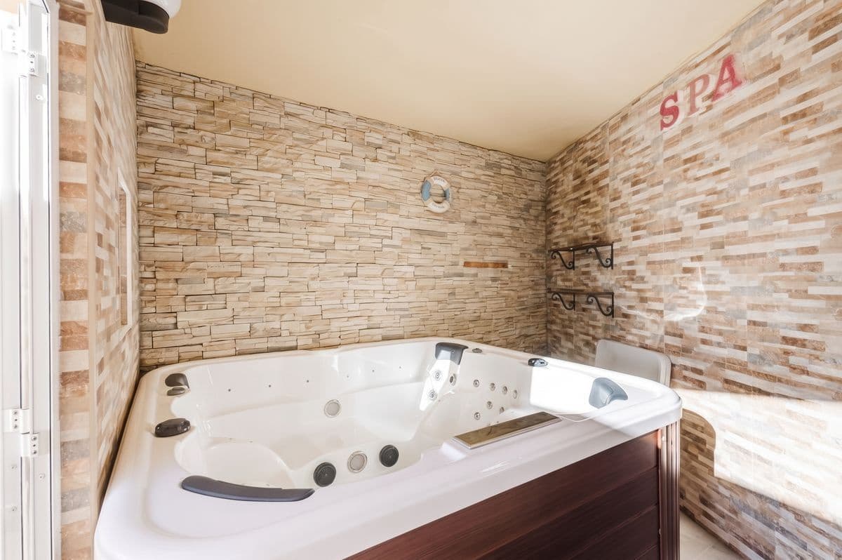 2 bedroom Flat for sale in Mijas with pool garage - € 260,000 (Ref: 10088819)