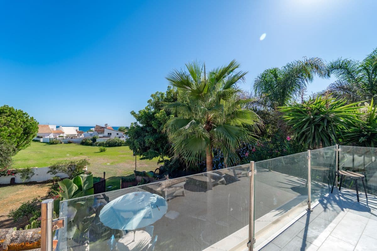 3 sypialnia Willa na sprzedaż w Bahia Dorada z basenem garażem - 550 000 € (Ref: 10088821)