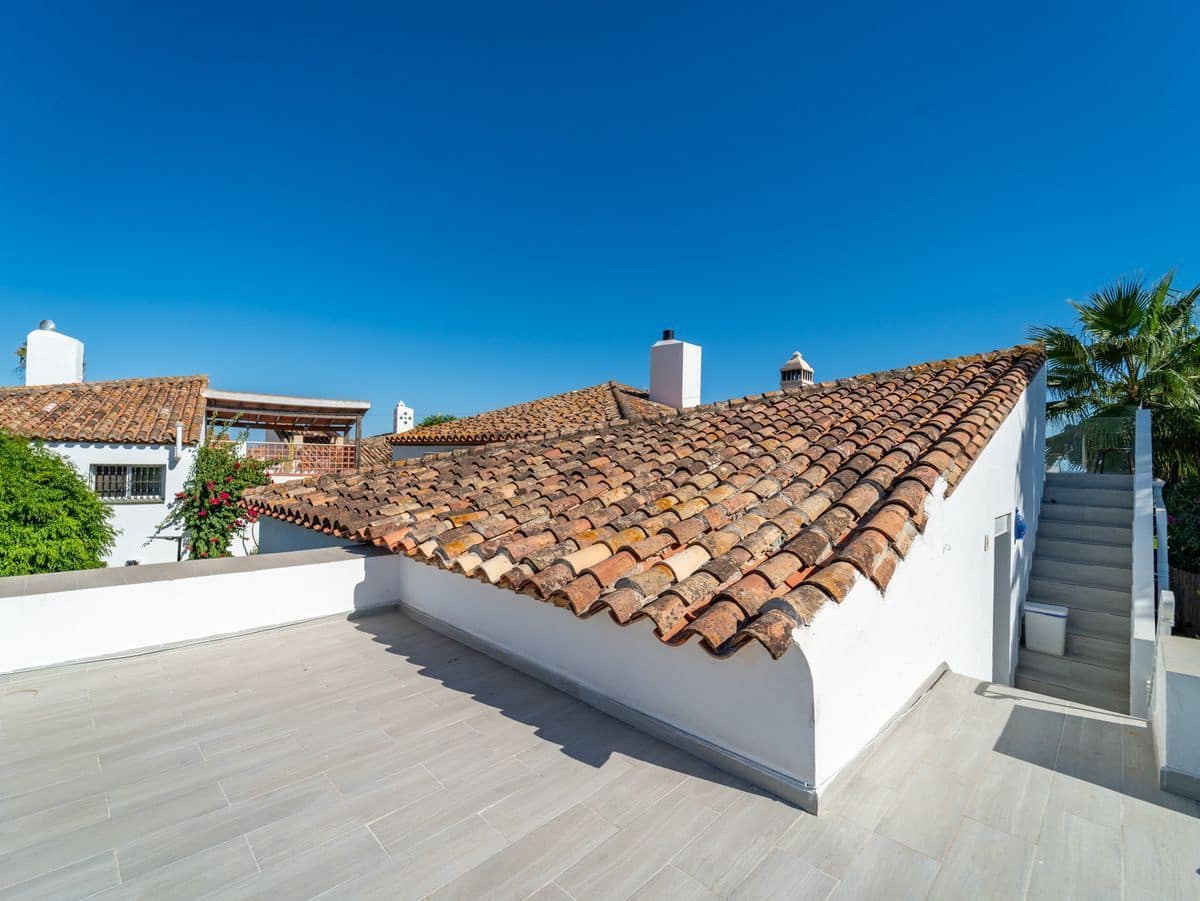 3 sypialnia Willa na sprzedaż w Bahia Dorada z basenem garażem - 550 000 € (Ref: 10088821)