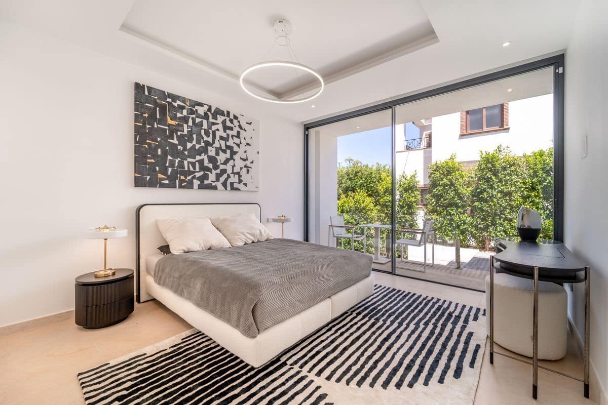 7 quarto Moradia para venda em Estepona com piscina - 4 950 000 € (Ref: 10088822)