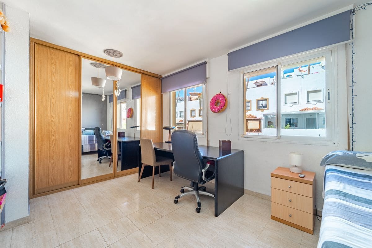 5 makuuhuone Omakotitalo myytävänä paikassa Marbella mukana 
autotalli - 525 000 € (Ref: 10101548)