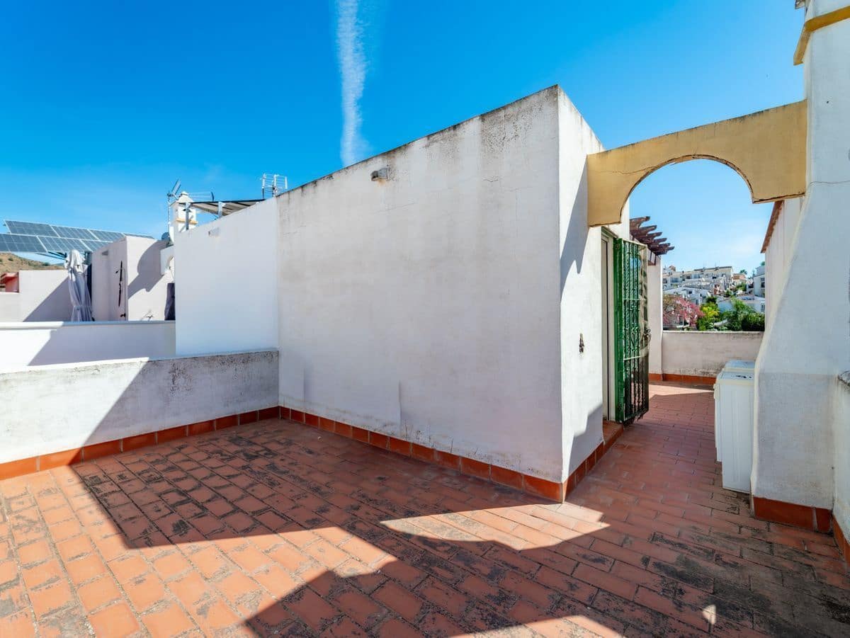 5 makuuhuone Omakotitalo myytävänä paikassa Marbella mukana 
autotalli - 525 000 € (Ref: 10101548)