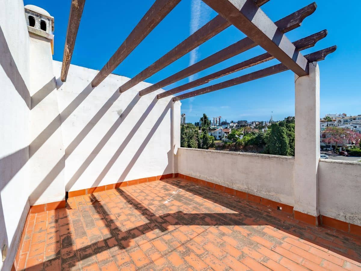 5 makuuhuone Omakotitalo myytävänä paikassa Marbella mukana 
autotalli - 525 000 € (Ref: 10101548)