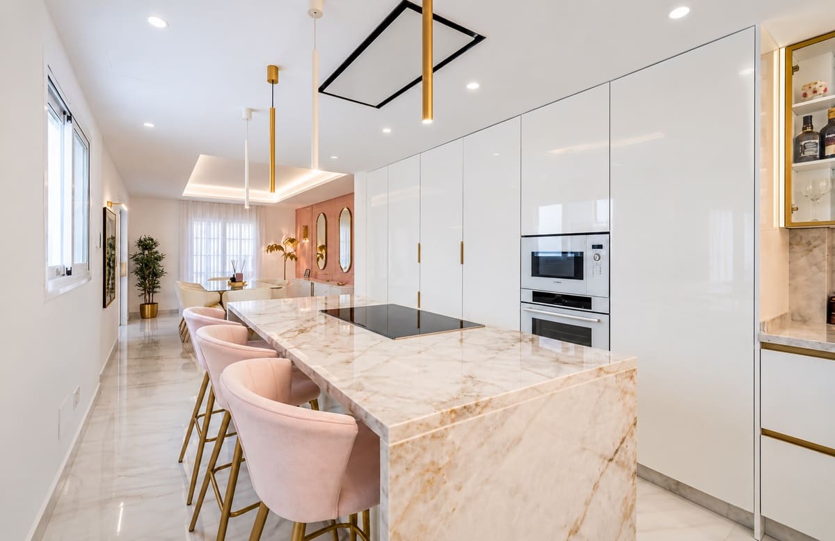 4 slaapkamer Halfvrijstaande villa te koop in Ojen met zwembad garage - € 850.000 (Ref: 10113562)