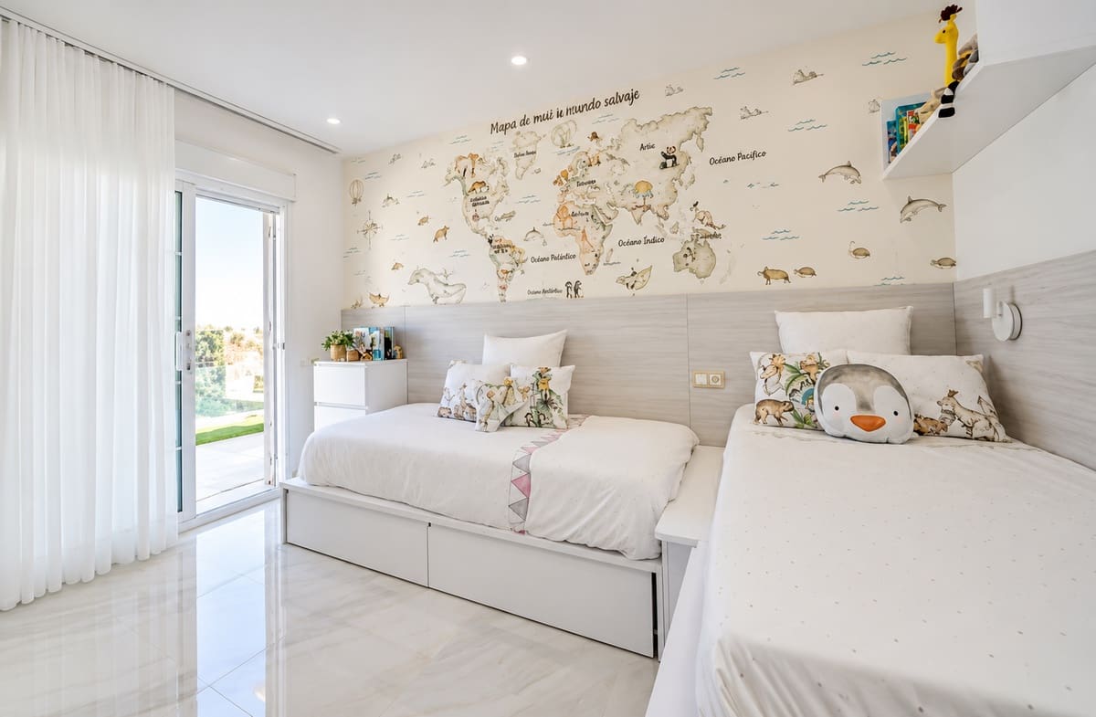 4 slaapkamer Halfvrijstaande villa te koop in Ojen met zwembad garage - € 850.000 (Ref: 10113562)