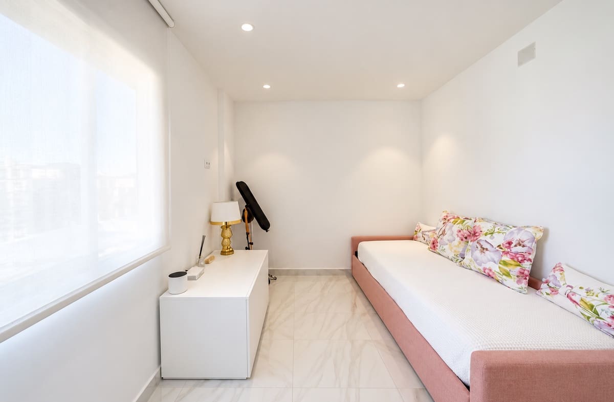 4 slaapkamer Halfvrijstaande villa te koop in Ojen met zwembad garage - € 850.000 (Ref: 10113562)