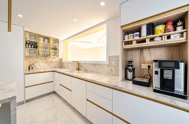 4 slaapkamer Halfvrijstaande villa te koop in Ojen met zwembad garage - € 850.000 (Ref: 10113562)