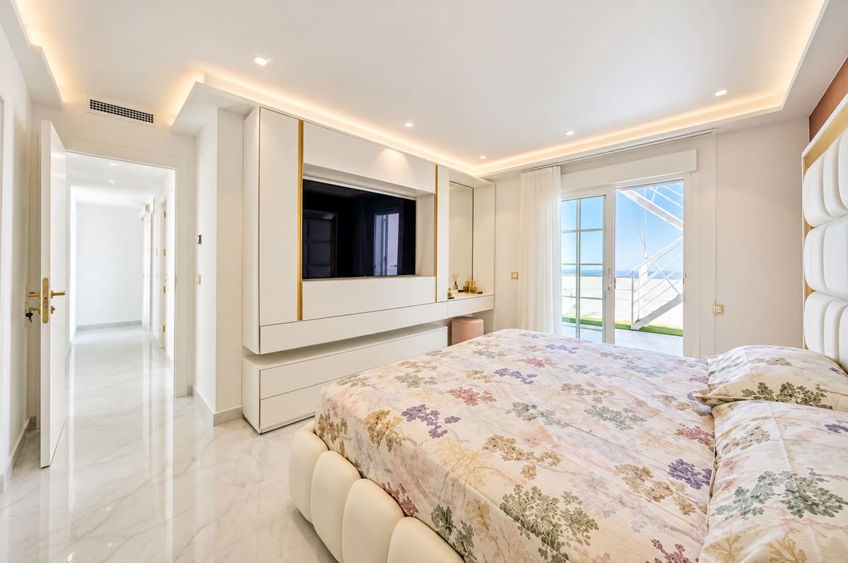 4 slaapkamer Halfvrijstaande villa te koop in Ojen met zwembad garage - € 850.000 (Ref: 10113562)