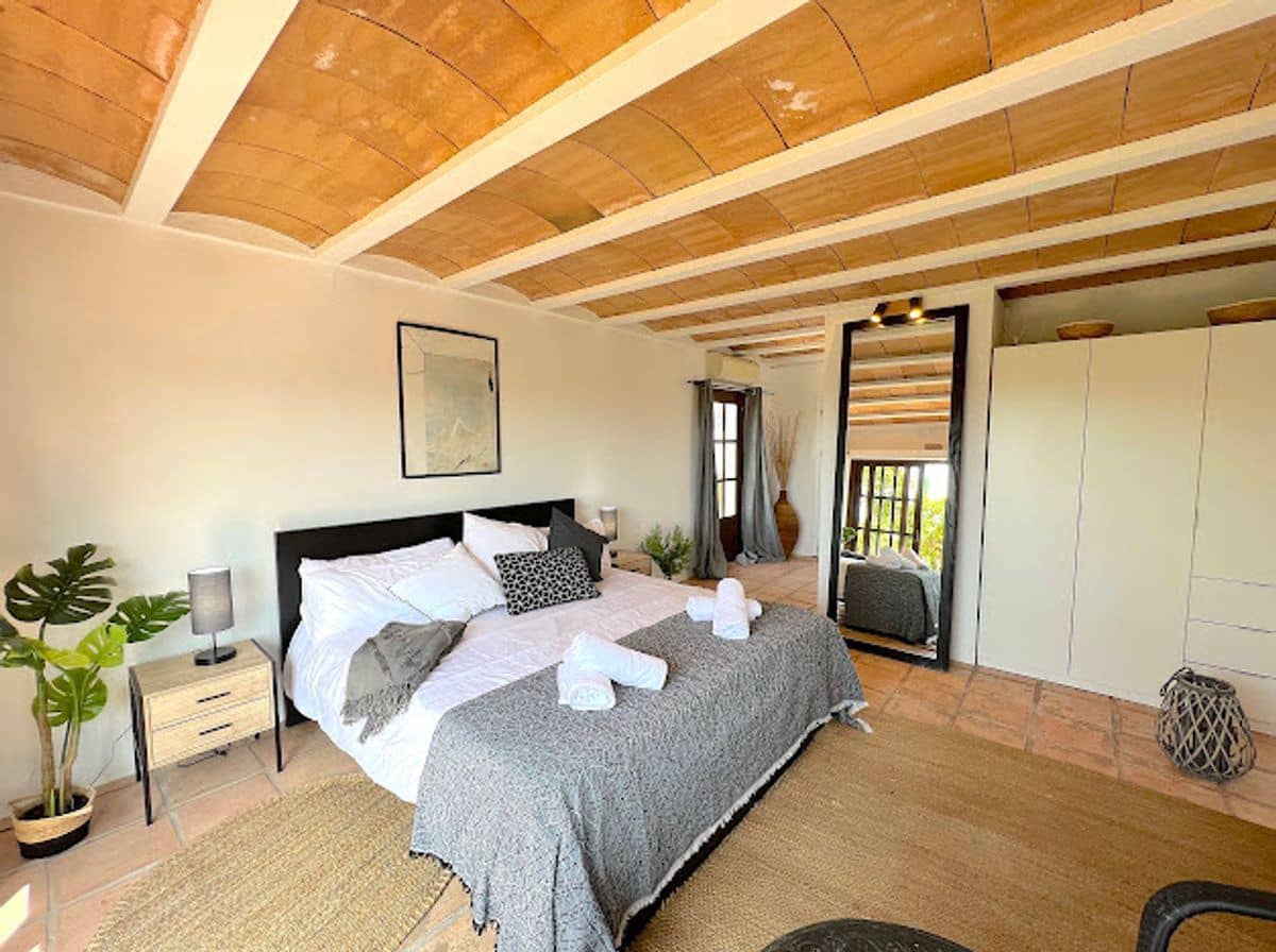 8 bedroom Villa for sale in Sant Antoni de Portmany with pool garage - € 2,950,000 (Ref: 10127664)