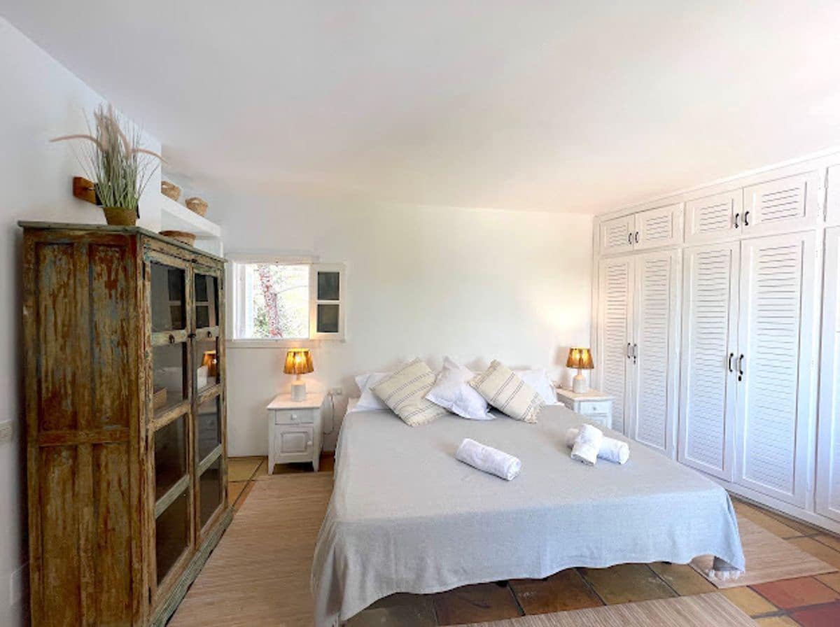 8 bedroom Villa for sale in Sant Antoni de Portmany with pool garage - € 2,950,000 (Ref: 10127664)