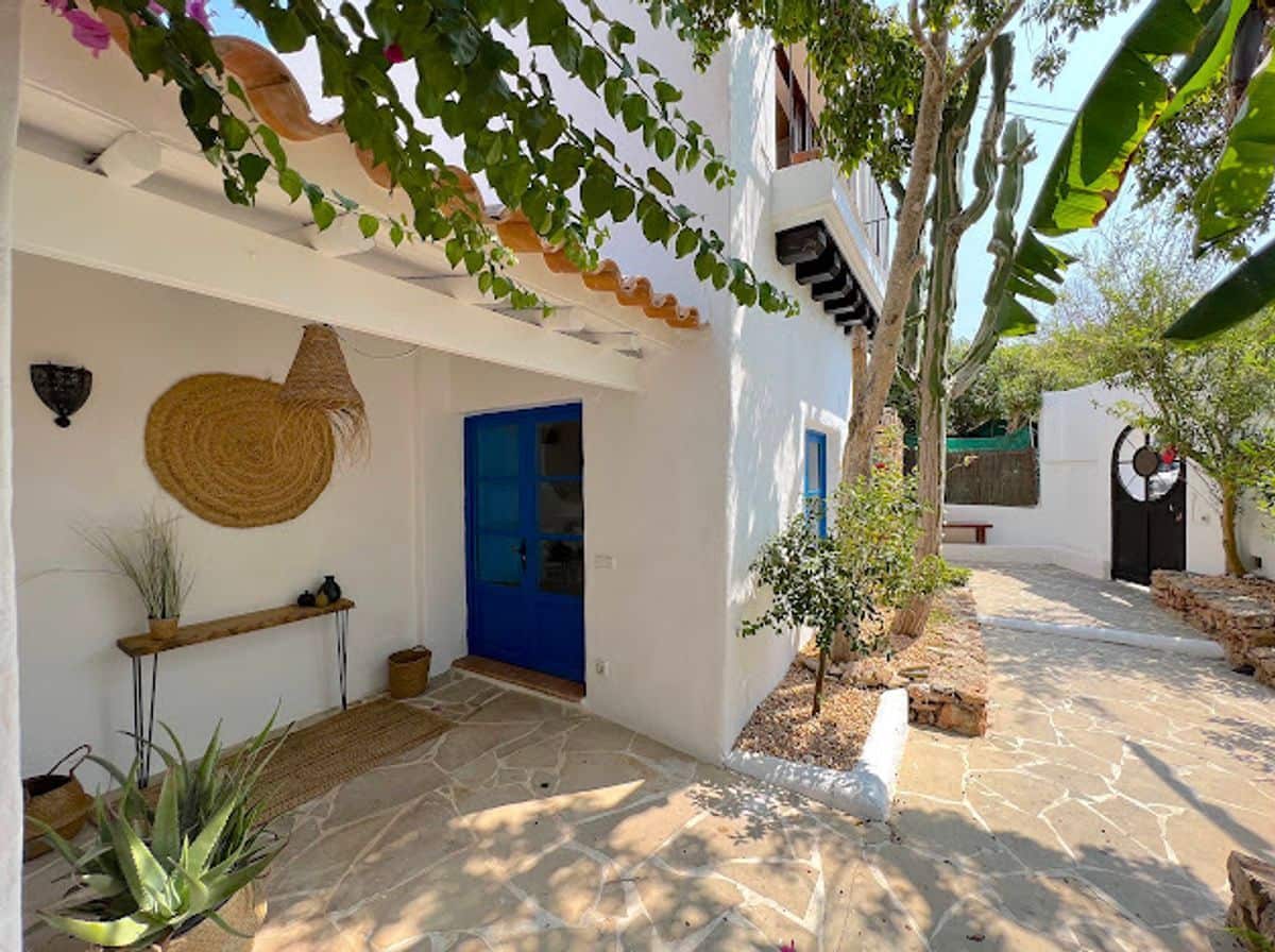 8 bedroom Villa for sale in Sant Antoni de Portmany with pool garage - € 2,950,000 (Ref: 10127664)