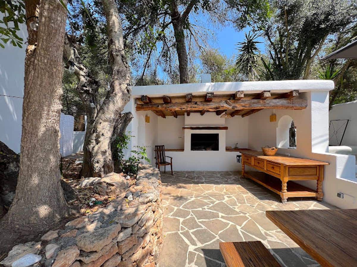 8 bedroom Villa for sale in Sant Antoni de Portmany with pool garage - € 2,950,000 (Ref: 10127664)