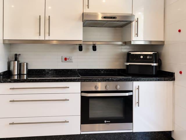 3 bedroom Flat for sale in Marbella with pool garage - € 1,530,000 (Ref: 10131164)