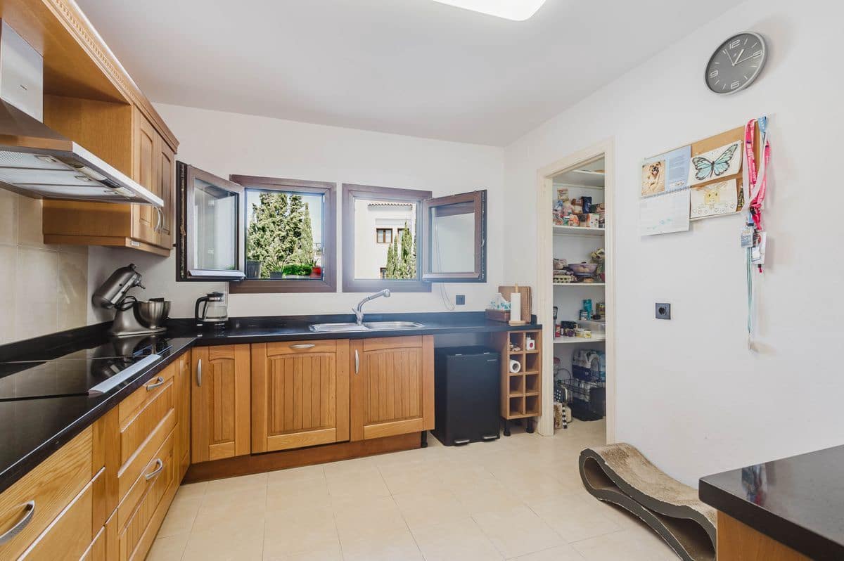 4 slaapkamer Villa te koop in New Golden Mile met zwembad garage - € 1.600.000 (Ref: 10131167)