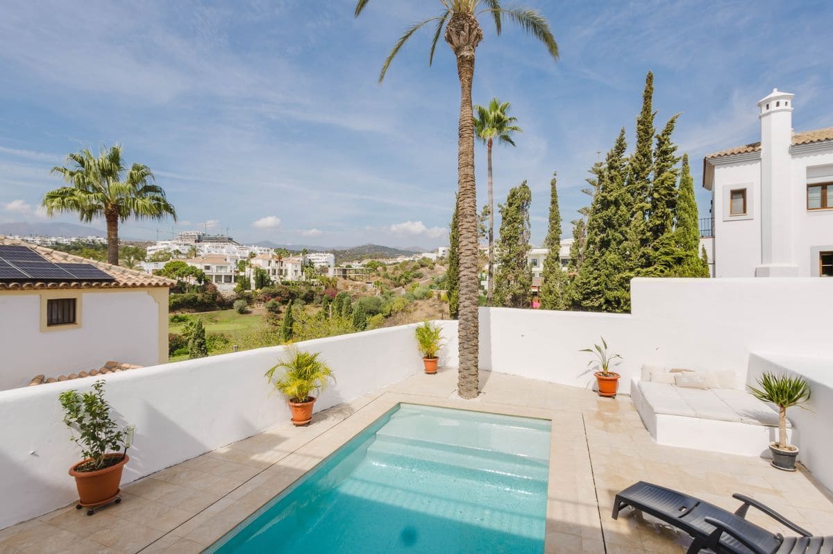 4 slaapkamer Villa te koop in New Golden Mile met zwembad garage - € 1.600.000 (Ref: 10131167)