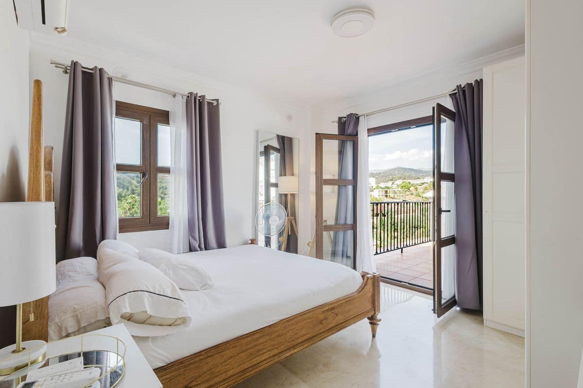 4 slaapkamer Villa te koop in New Golden Mile met zwembad garage - € 1.600.000 (Ref: 10131167)