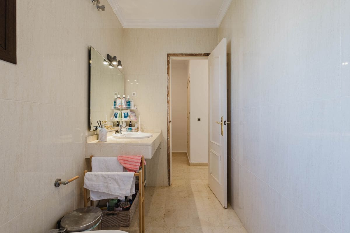 4 slaapkamer Villa te koop in New Golden Mile met zwembad garage - € 1.600.000 (Ref: 10131167)
