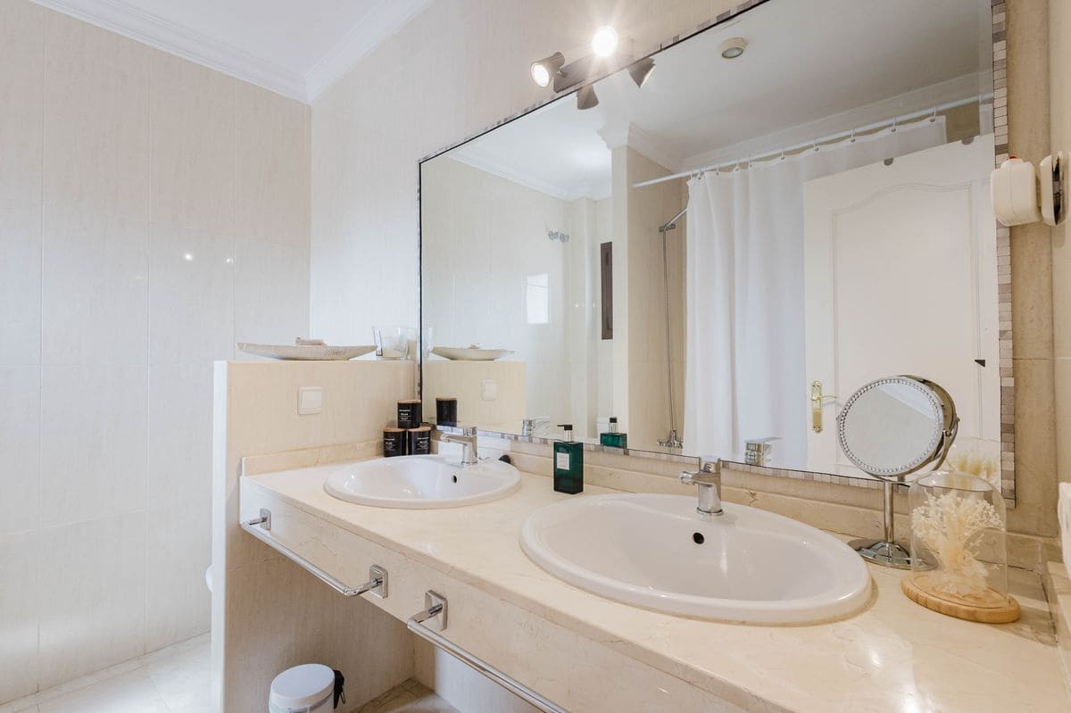 4 slaapkamer Villa te koop in New Golden Mile met zwembad garage - € 1.600.000 (Ref: 10131167)