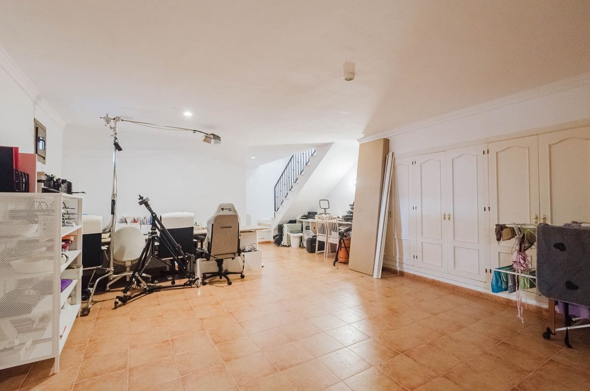 4 slaapkamer Villa te koop in New Golden Mile met zwembad garage - € 1.600.000 (Ref: 10131167)