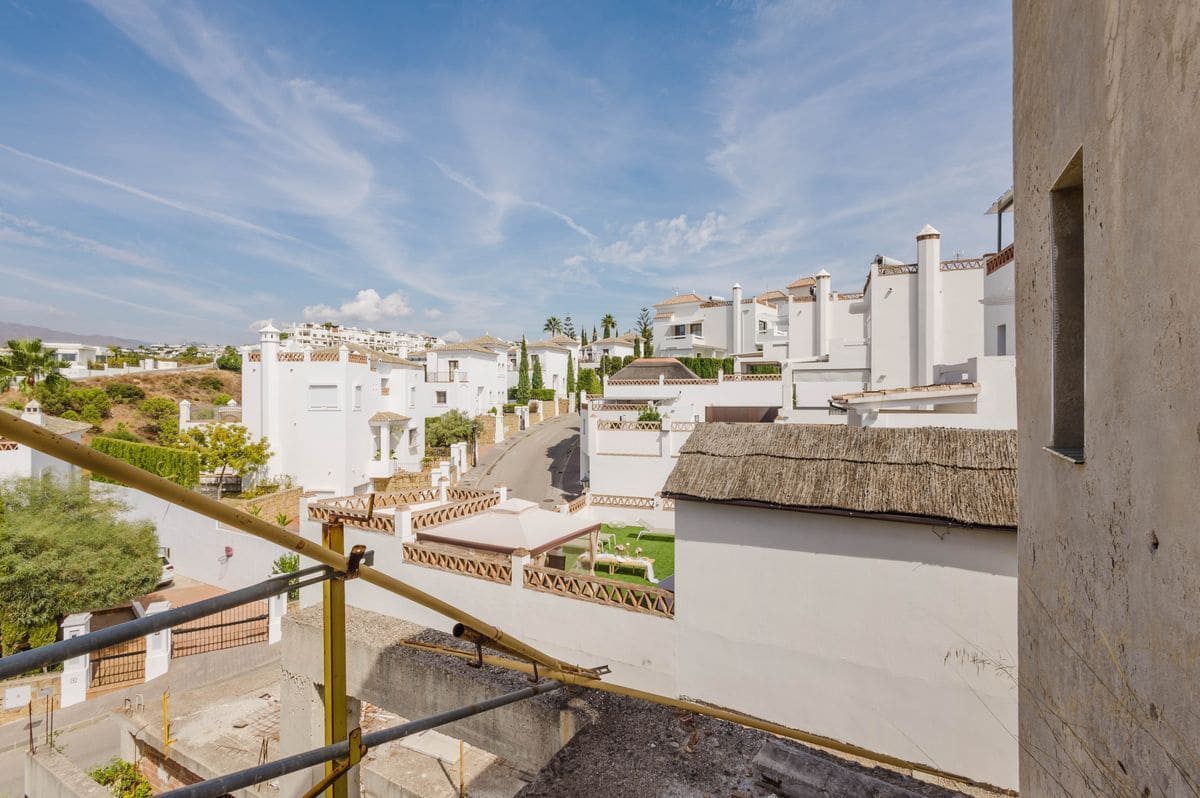 4 slaapkamer Villa te koop in New Golden Mile met zwembad garage - € 1.600.000 (Ref: 10131167)