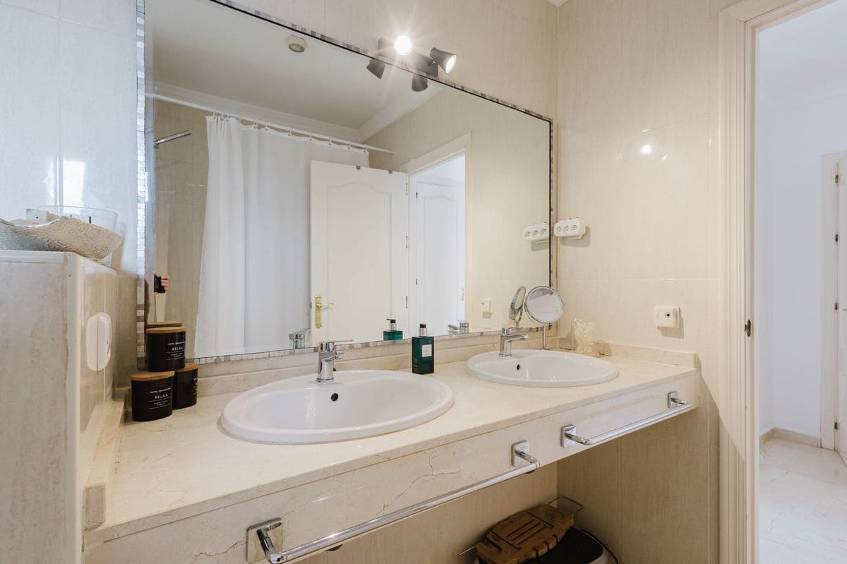 4 slaapkamer Villa te koop in New Golden Mile met zwembad garage - € 1.600.000 (Ref: 10131167)