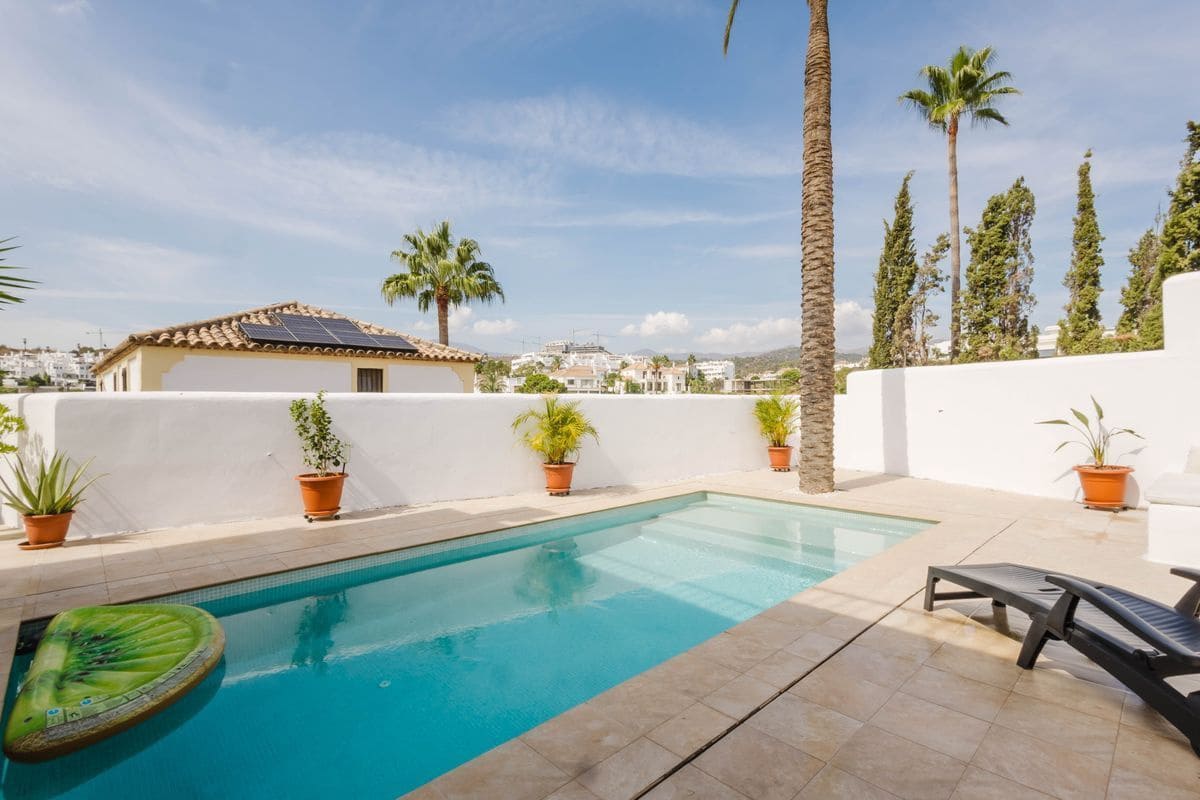 4 slaapkamer Villa te koop in New Golden Mile met zwembad garage - € 1.600.000 (Ref: 10131167)